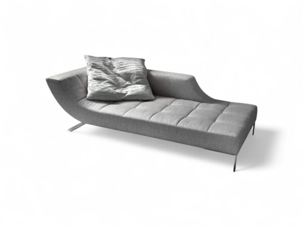 Urban Chic Chaise Longue with soft grey upholstery and sleek metallic legs