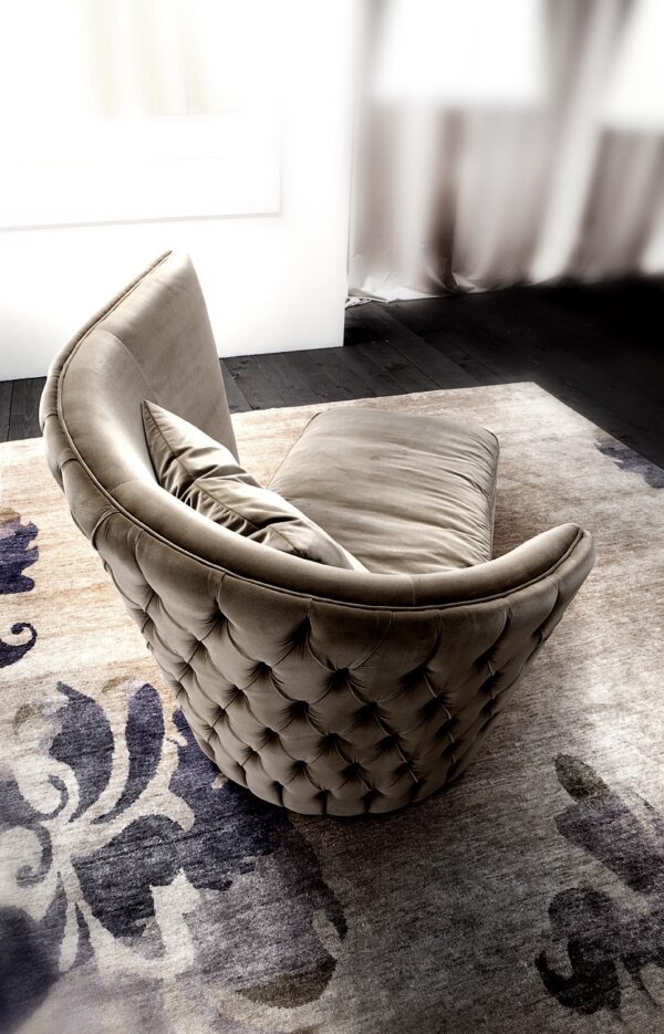 luxury high winged chaise
