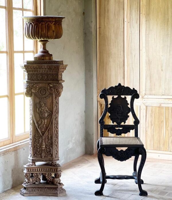 Elegant Hall Chair