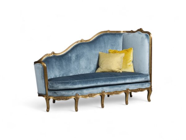 French Chaise Lounge in blue velvet with golden carved wooden frame