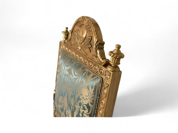 Hand-carved luxury throne chair in Baroque style