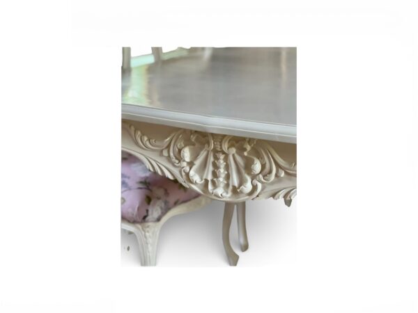 Luxury Kingswell Dining Table classic design