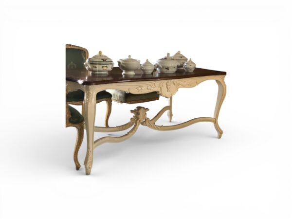 Classic European style Belviora Signature Dining Table