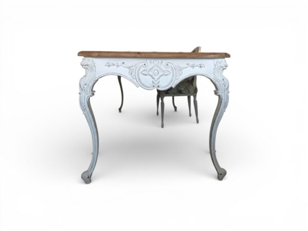 Elegant heritage design Rivelle Heritage Dining Table
