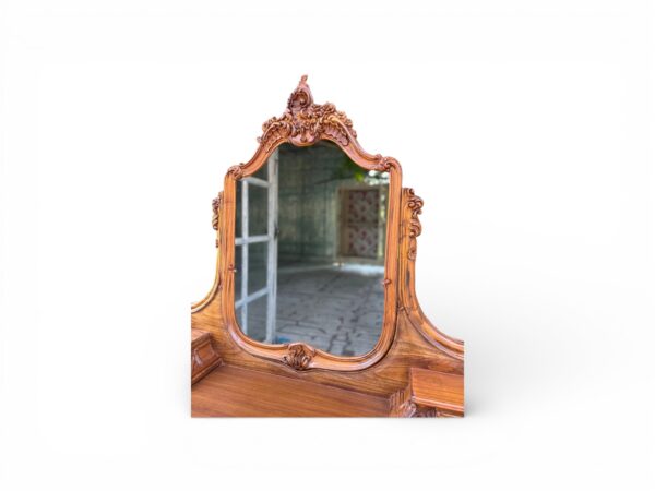 Classic bedroom dresser design