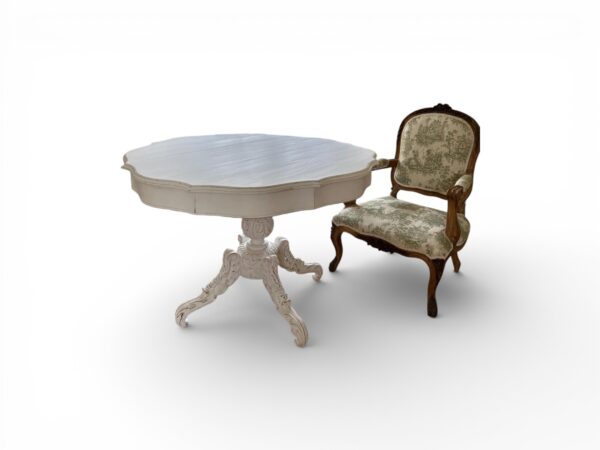 Luxury wooden round table for dining space