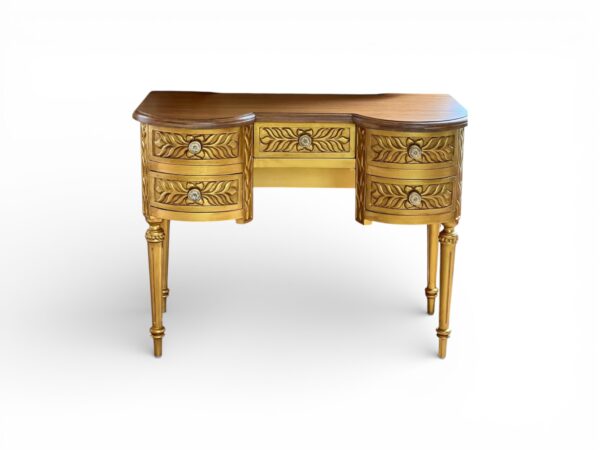 Classic carved dressing table for bedroom