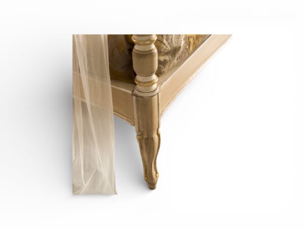 Classical hardwood canopy bed design