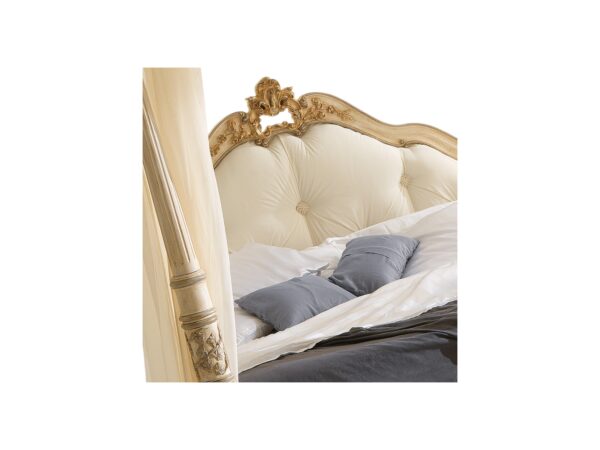 Luxury palace style carved bed