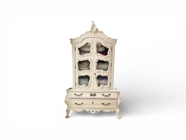 Rosette Rococo cabinet with ornate carved doors