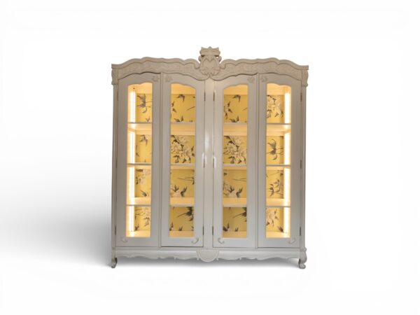 Palace Grand cupboard with wide glass-panelled doors