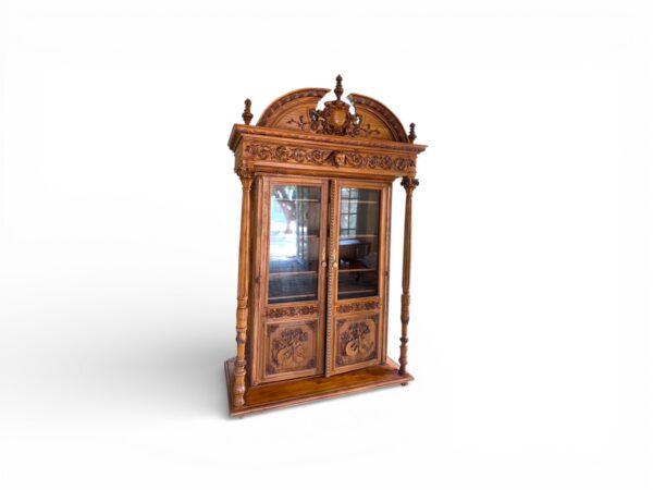Classic European style display cabinet with shelves