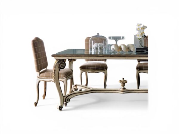 Georgian style dining table with carved base
